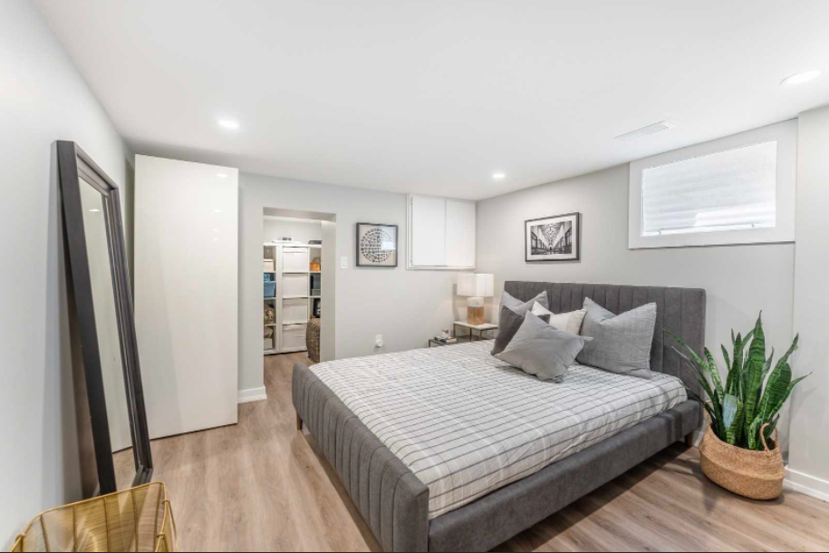 316 Blantyre Avenue Basement - Photo 2 of 4