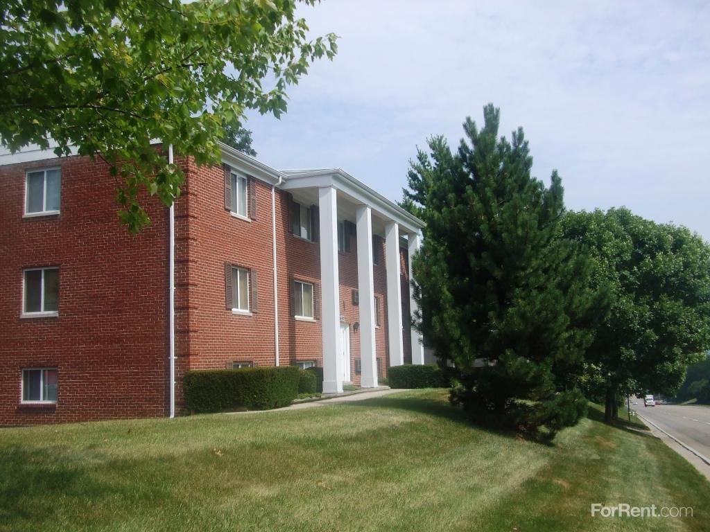 Miami Bluffs & King Richard Apartments - Photo 2 of 3