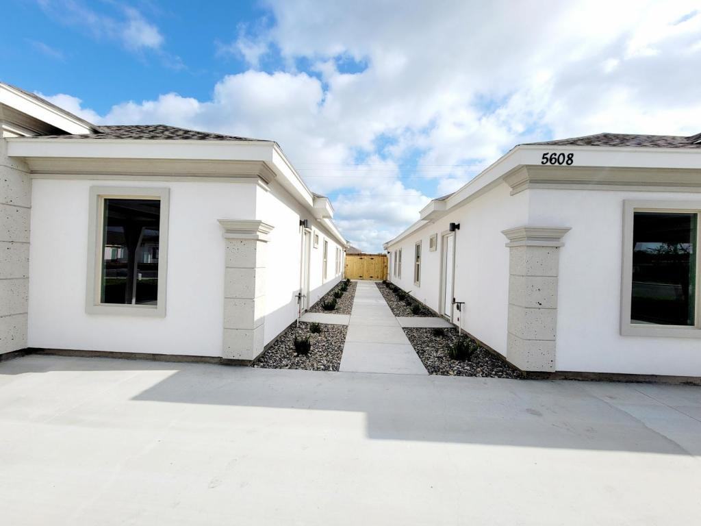 Sandpiper Ave - Photo 3 of 17