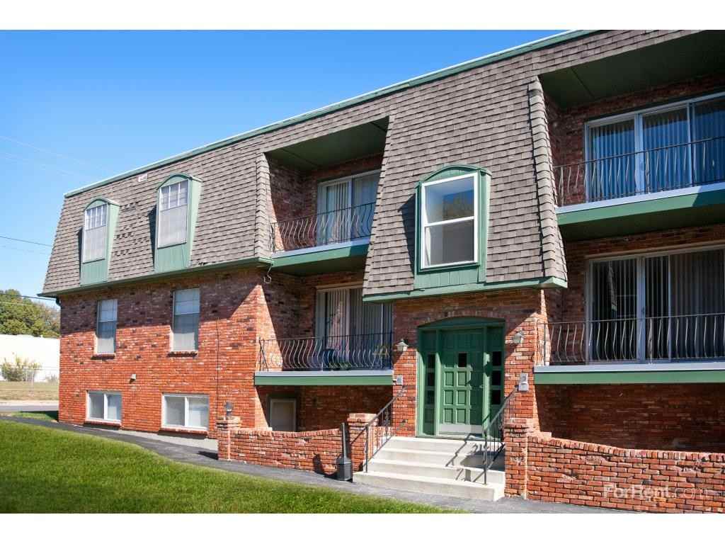 Waldo Plaza - Photo 2 of 3