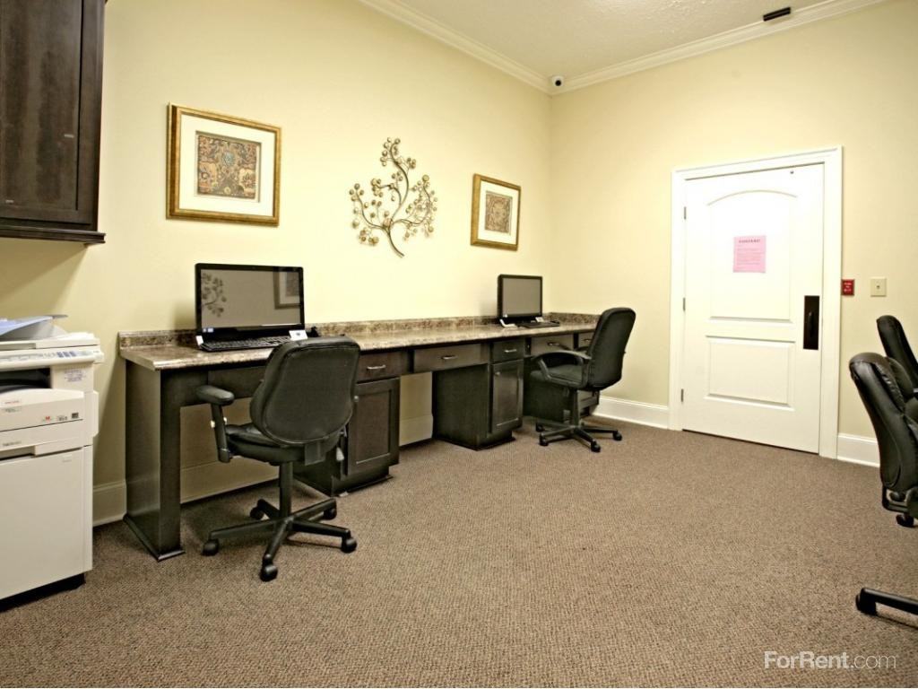 West Park Apartments - Photo 3 of 3