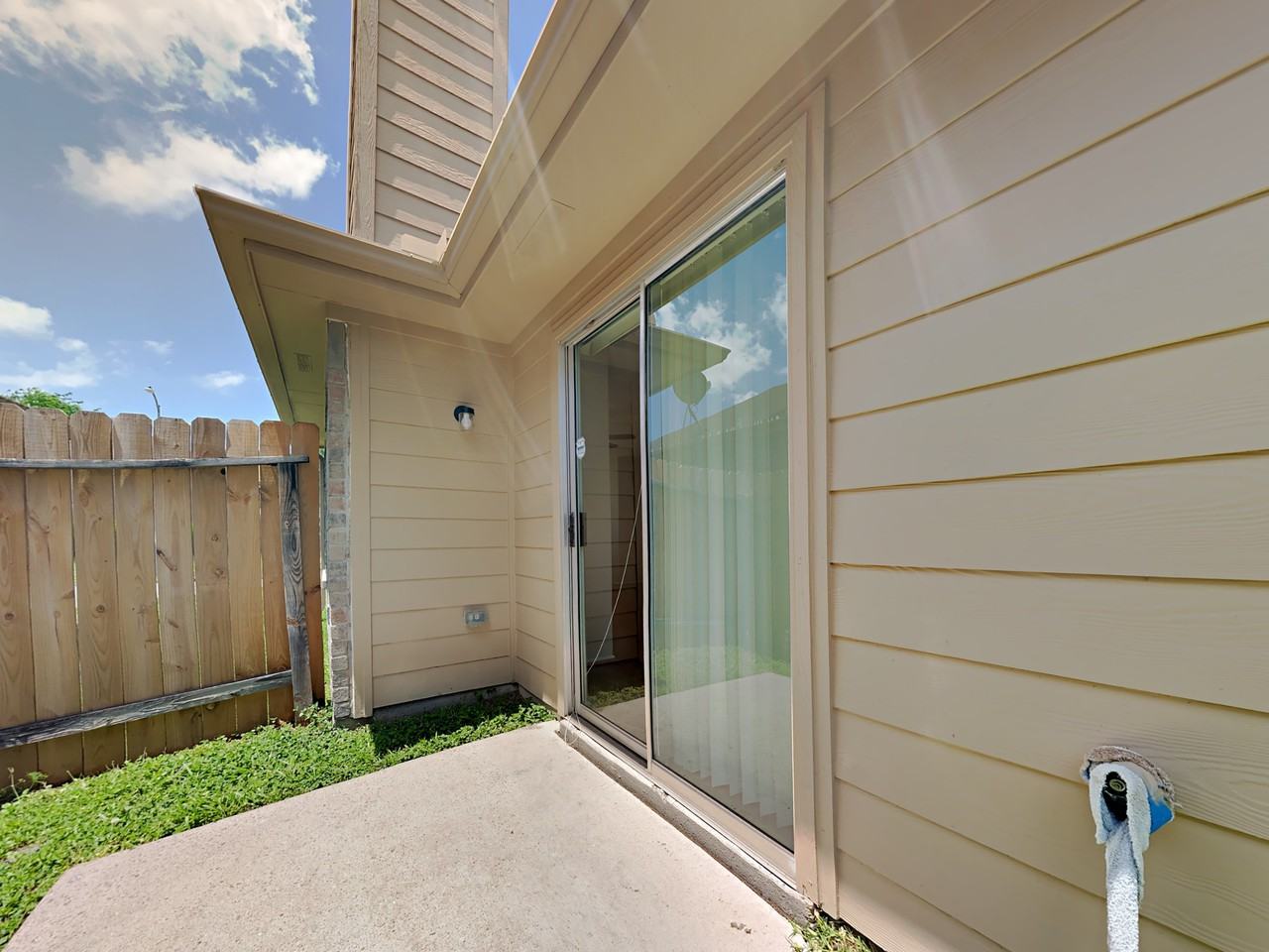 8522 Woodcamp Dr - Photo 2 of 19