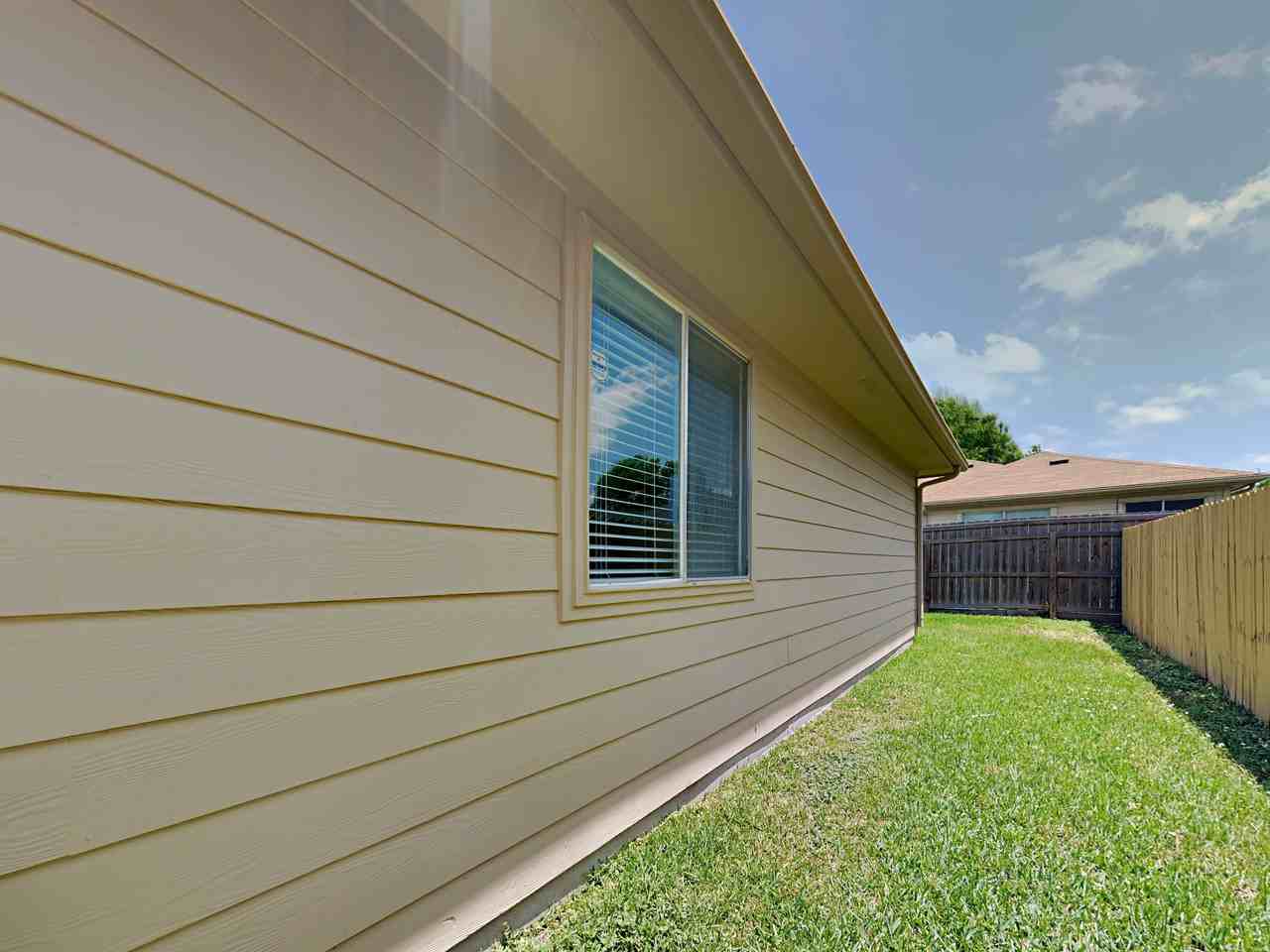 8522 Woodcamp Dr - Photo 3 of 19