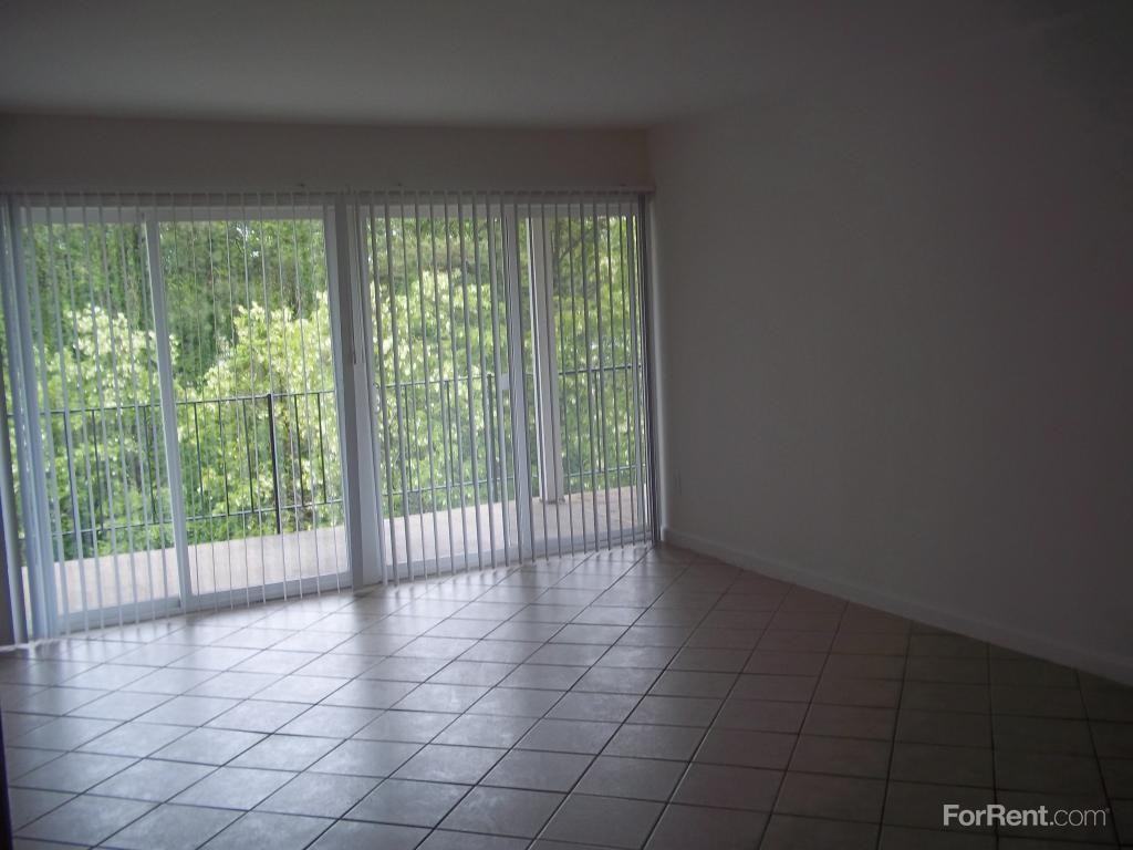 96 Ardsley Apartments - Photo 3 of 20