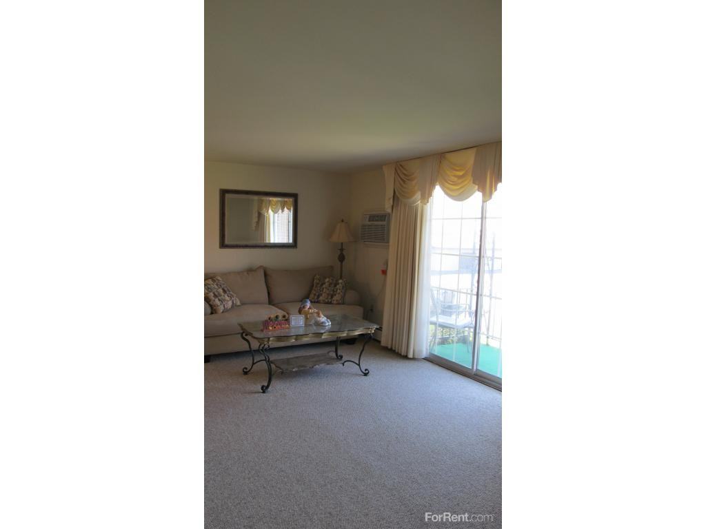 Royal York Garden and Ebenezer Brook Apartments - Photo 2 of 20