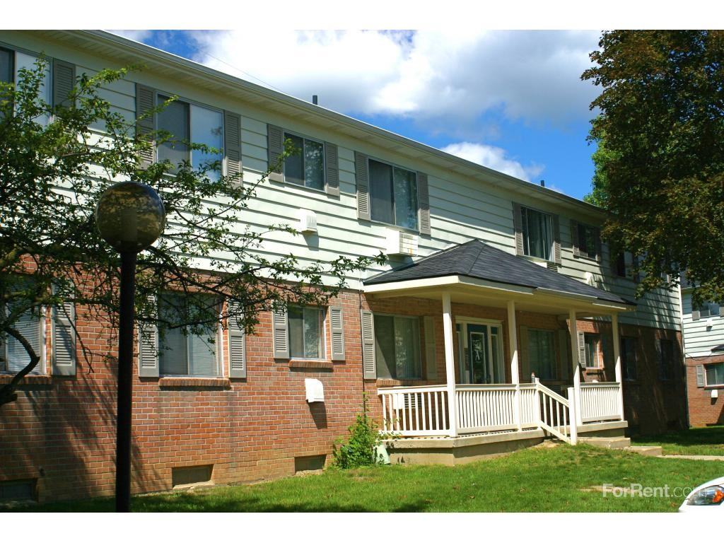 Huntington Circle Apartments - Photo 2 of 19