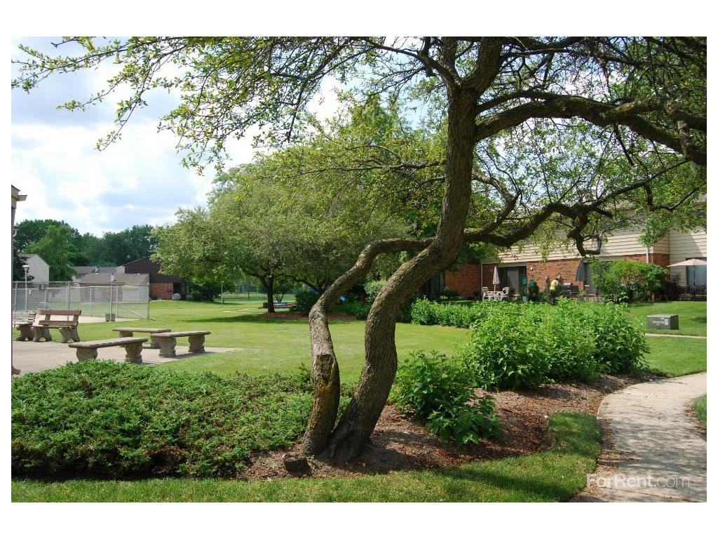 River Oaks Towne Houses Cooperative - Photo 2 of 19