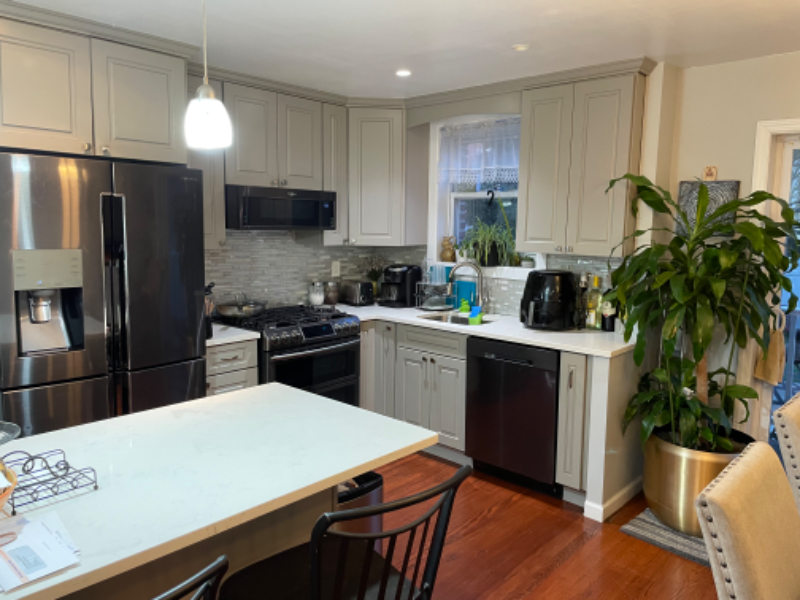 1638 Hering Ave - Photo 2 of 15