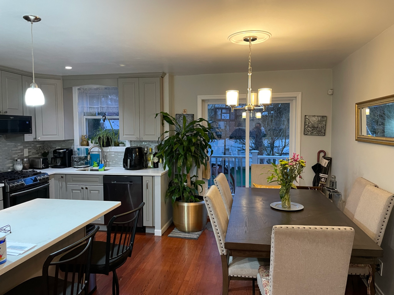 1638 Hering Ave - Photo 3 of 15