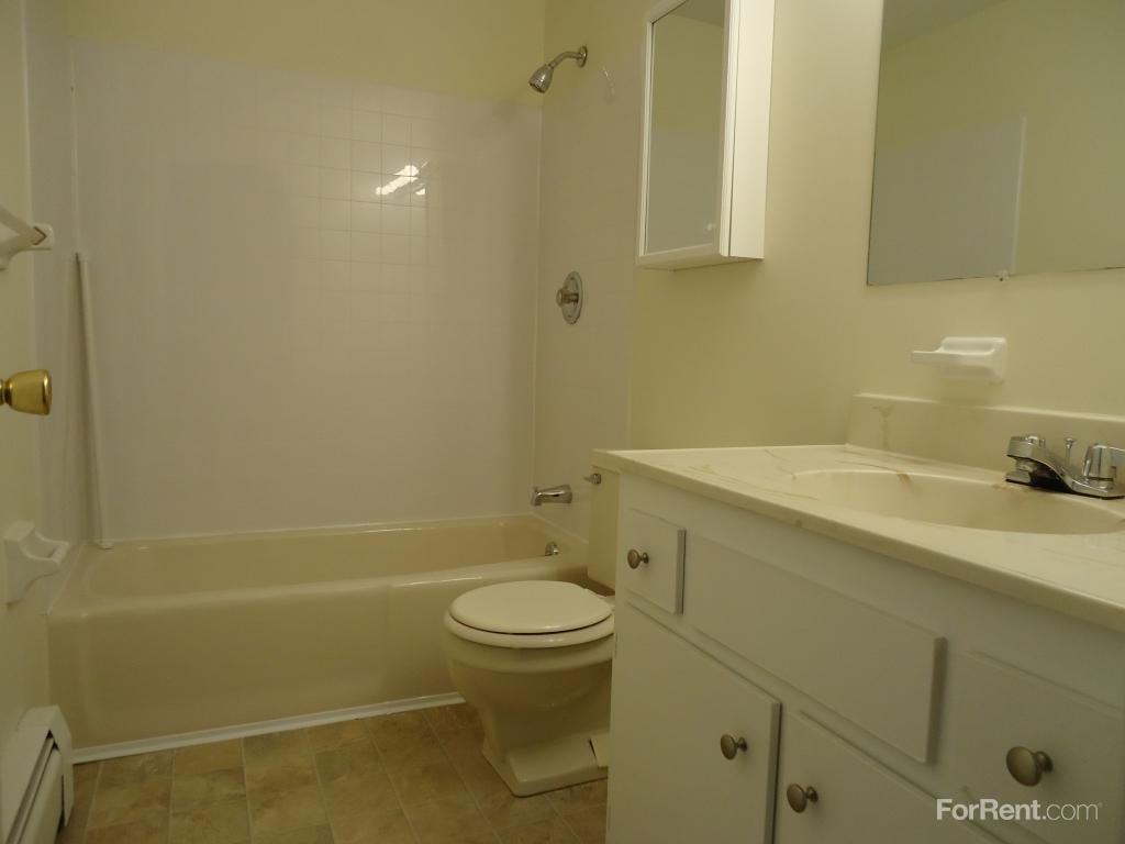 Lakeshore Apartments - Photo 3 of 12