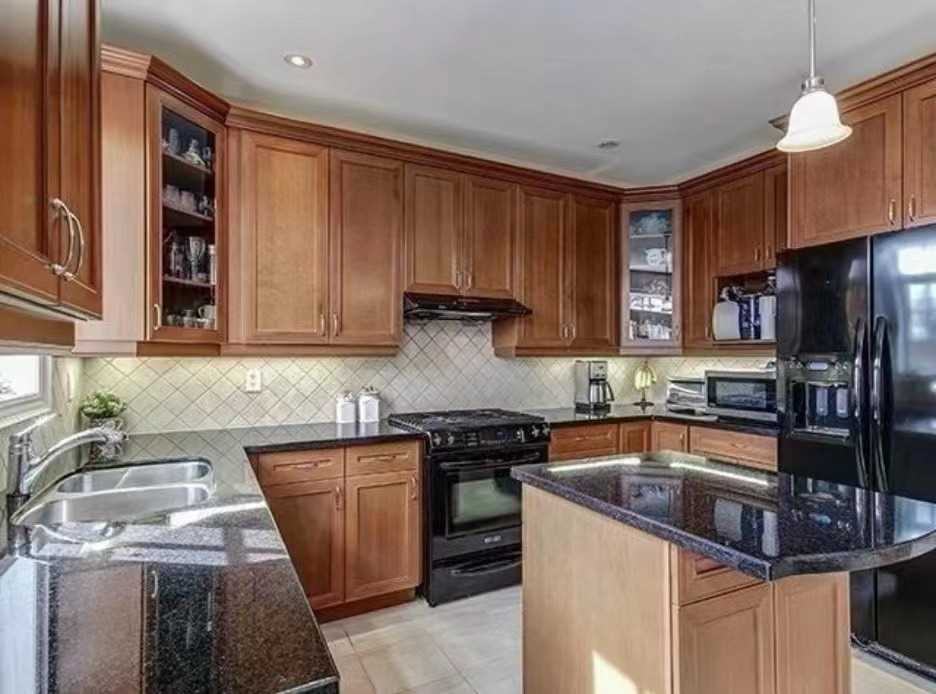 Bathurst St & Rutherford Rd - Photo 2 of 8