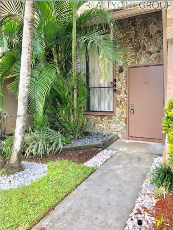 589 North University Drive 33, Plantation, FL 33324 2 Bedroom