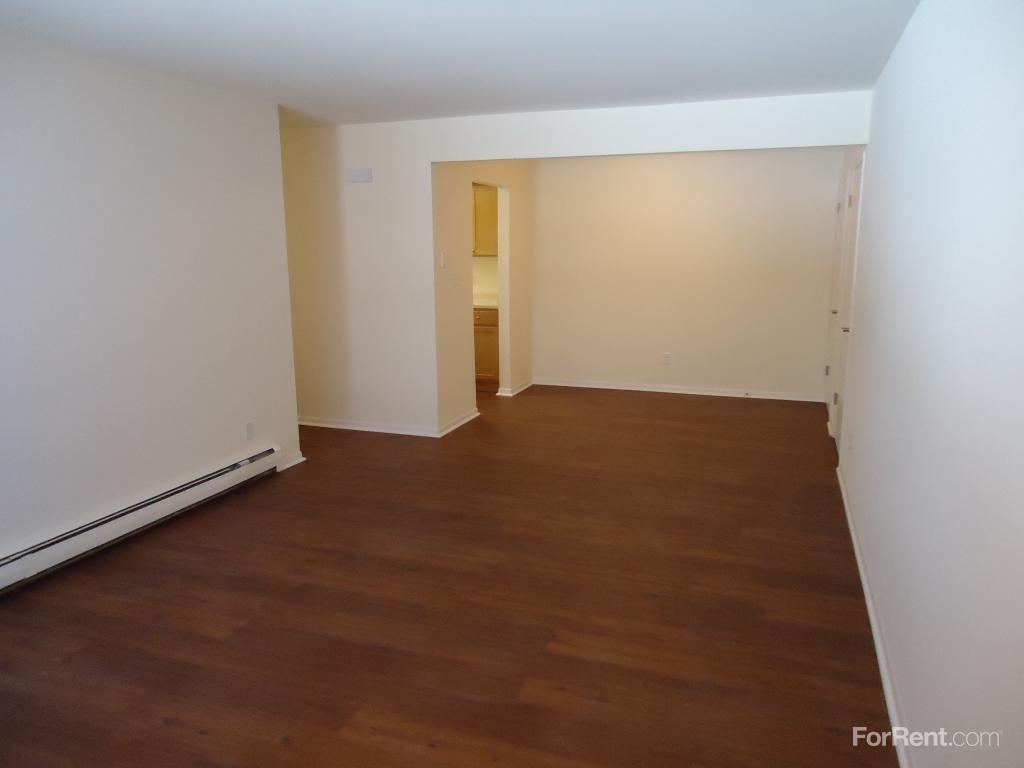 Washington Court Apartments - Photo 2 of 11