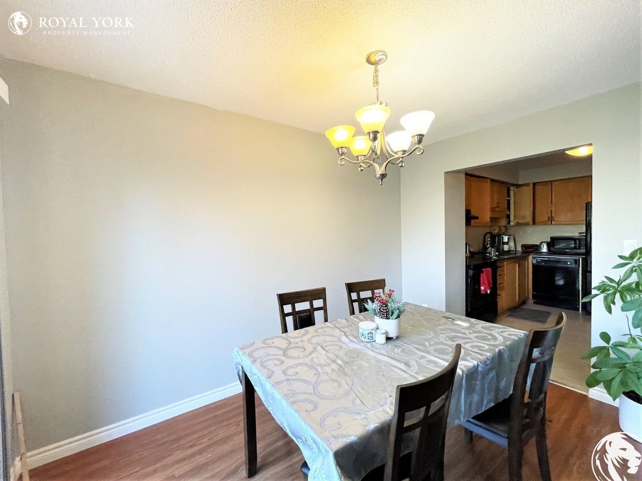 1 Royalwood Crt #27 - Photo 2 of 45