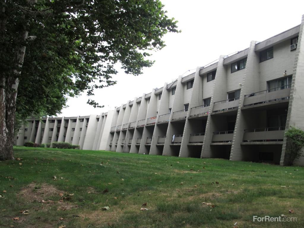 Park Place Apartments - Photo 2 of 3