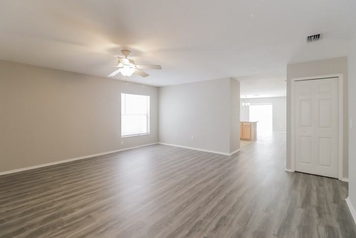 13722 Fareham Rd - Photo 3 of 18