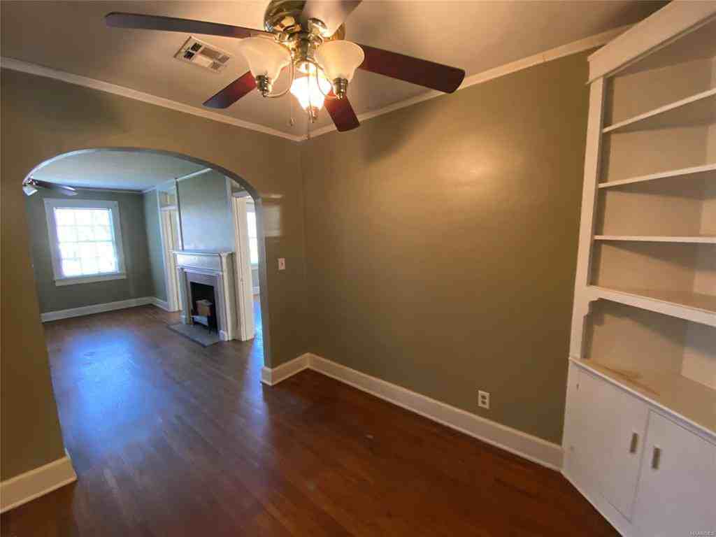 932 E Fairview Ave #D - Photo 3 of 14