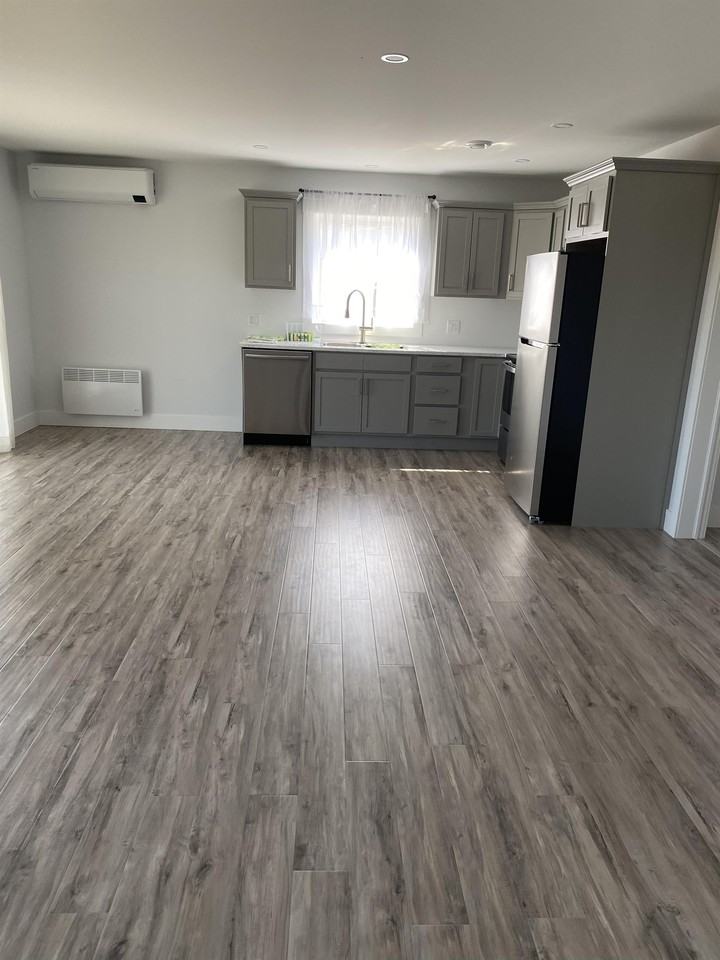 105 Royalty Rd - Photo 3 of 19