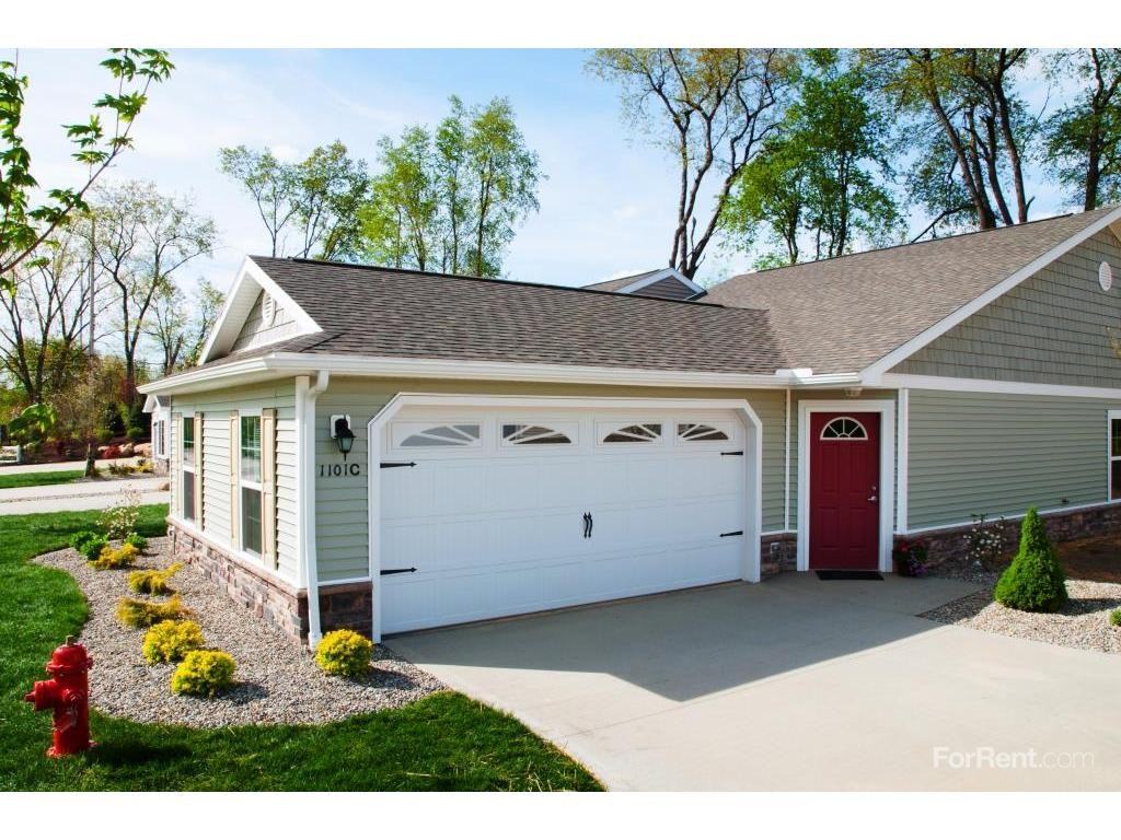 Wolcott Manor by Redwood - Photo 3 of 3