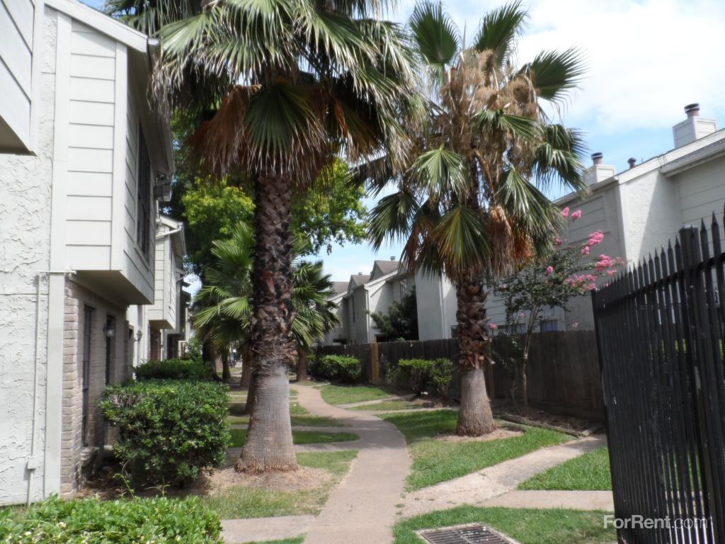 Las Palmas Townhomes - Photo 2 of 3