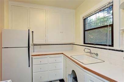 Mary Lew Apartments - Photo 3 of 11