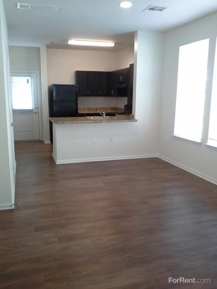 Cleaborn Pointe at Heritage Landing - Photo 2 of 19