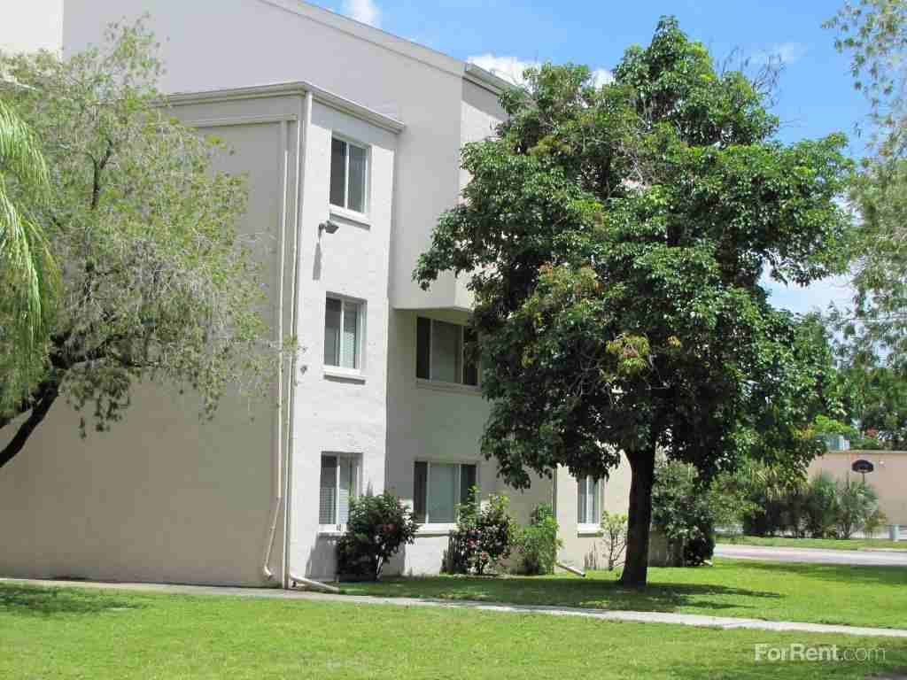 Waterford Apartments 3585 Central Ave, Fort Myers, FL 33901 Zumper