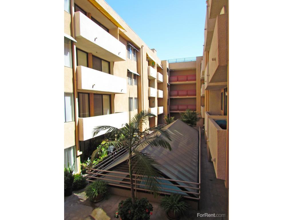 Los Feliz Club - Photo 2 of 20