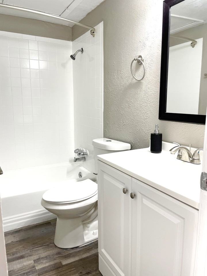 2717 West Jefferson Boulevard #210 - Photo 4 of 10