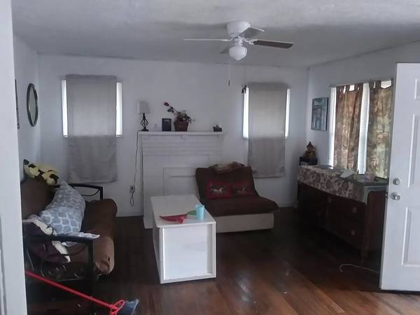 481 E Jackson St - Photo 2 of 3