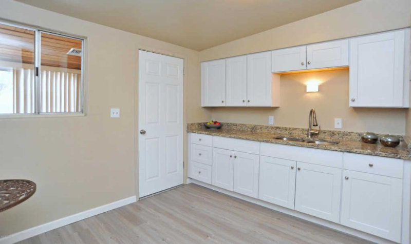 1220 E Lee St - Photo 2 of 9