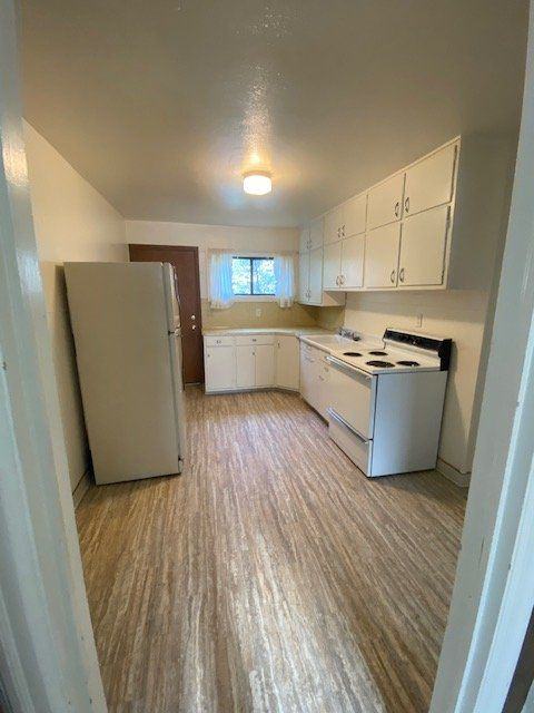 418 9th St W - Photo 2 of 7
