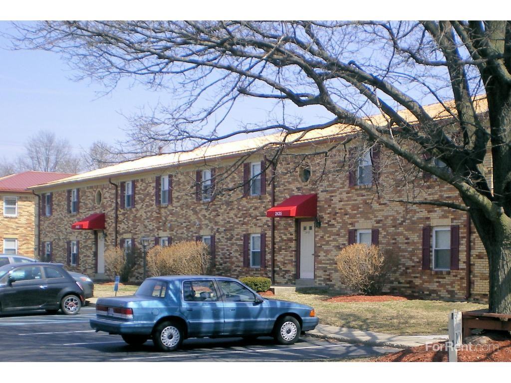 Charleston Square Apartments - Photo 3 of 3