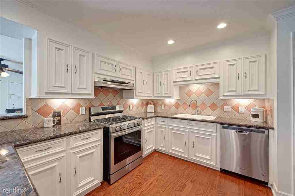 1806 1806 Nantucket Dr - Photo 2 of 4