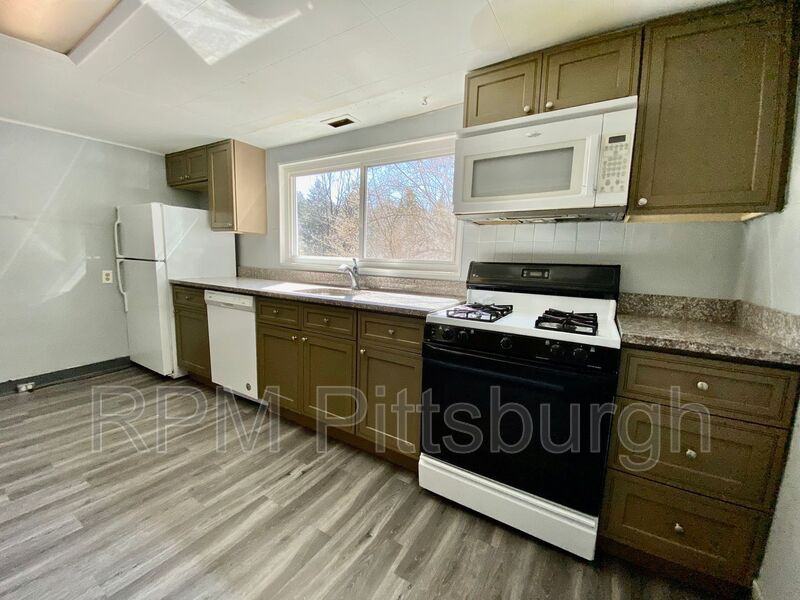 1611 Crawford Rd - Photo 2 of 11