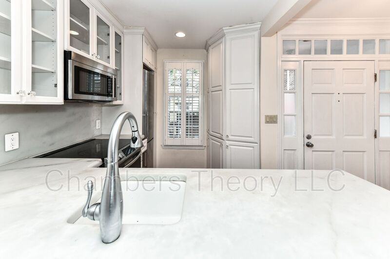 645 S Columbus St - Photo 2 of 29