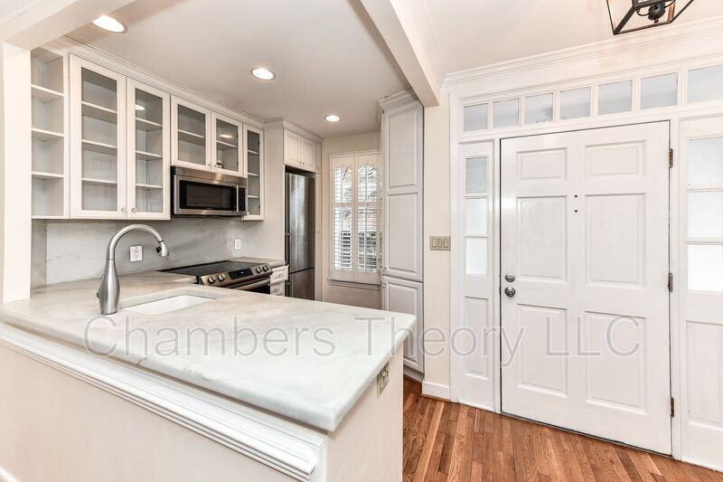 645 S Columbus St - Photo 3 of 29