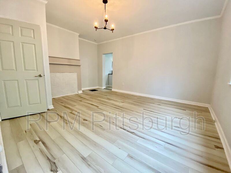 210 18th St - Photo 3 of 17