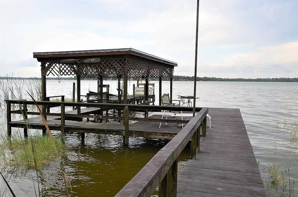 32525 Lakeshore Dr - Photo 3 of 13