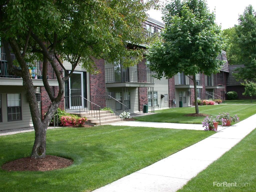 Royal Park Apartments & Townhomes - Photo 2 of 9