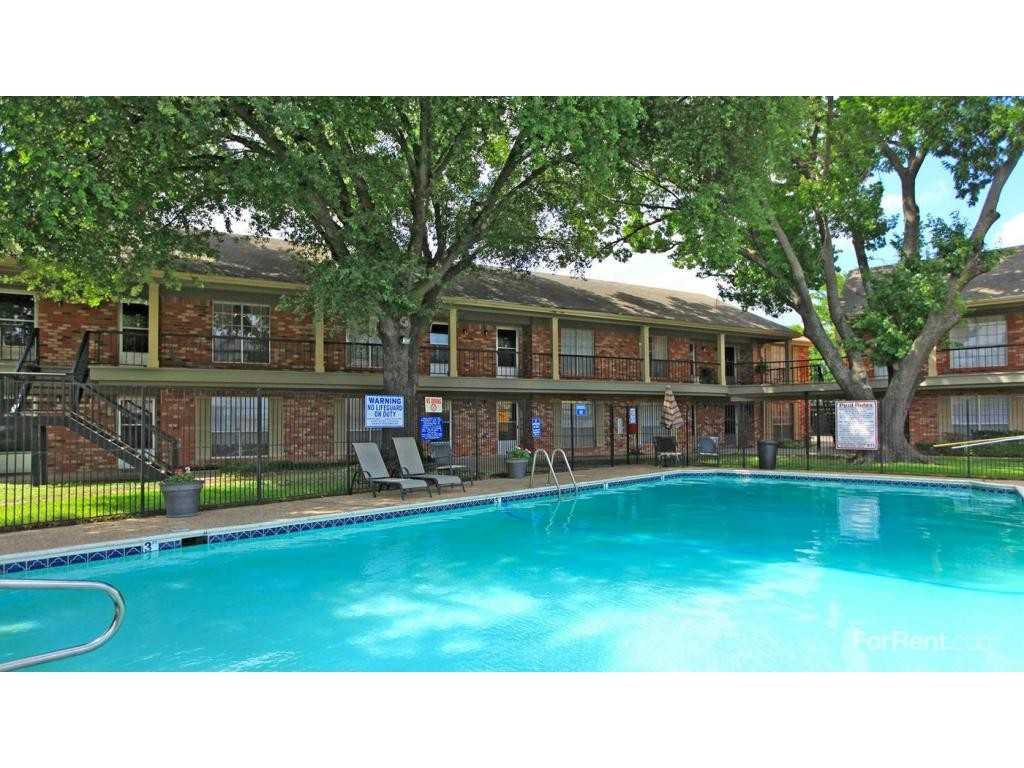 Towne Oaks Apartment Homes - Photo 2 of 15