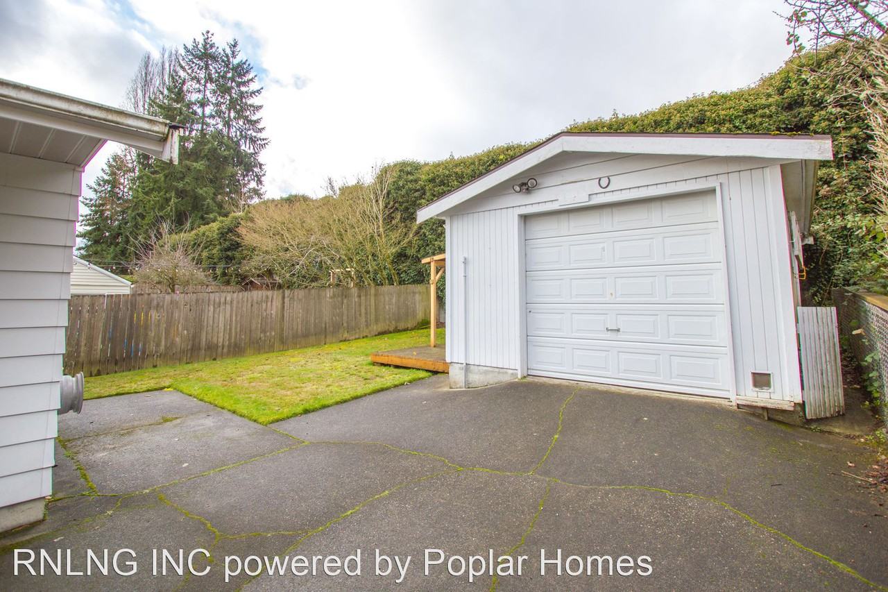 7313 33rd Ave Ne - Photo 2 of 19