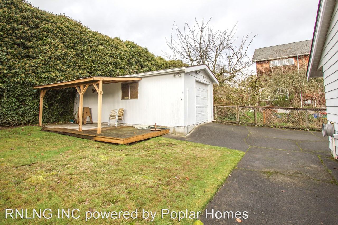 7313 33rd Ave Ne - Photo 3 of 19