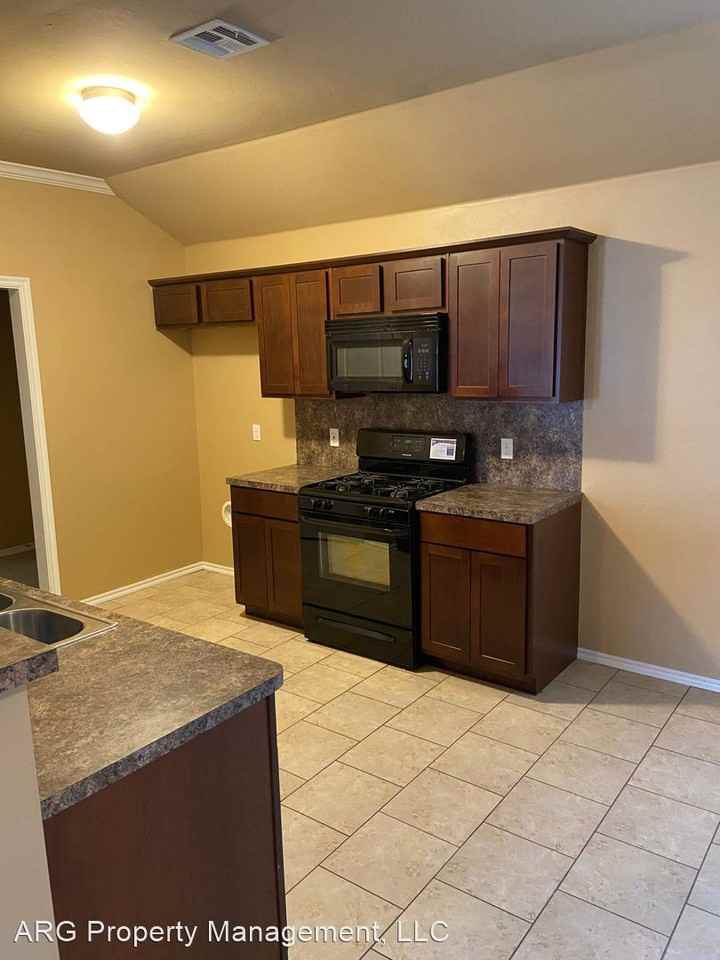 6116 Johnnie Ter - Photo 3 of 7