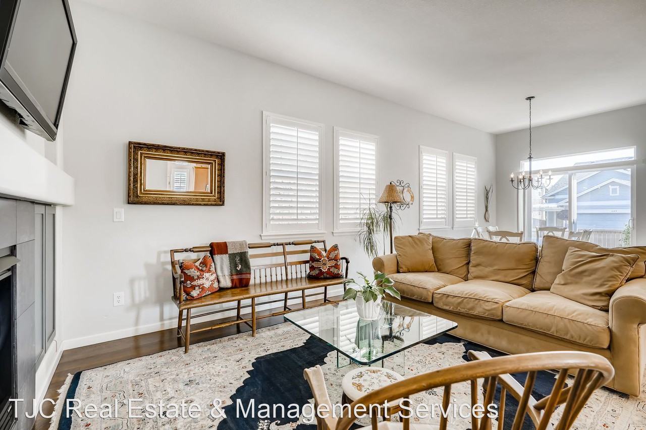 1020 Ulster St - Photo 3 of 17