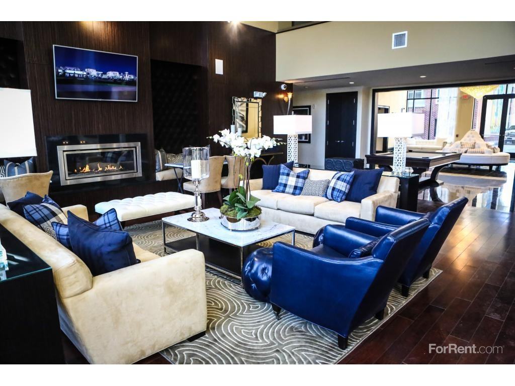 Royal Worthington - Photo 2 of 7