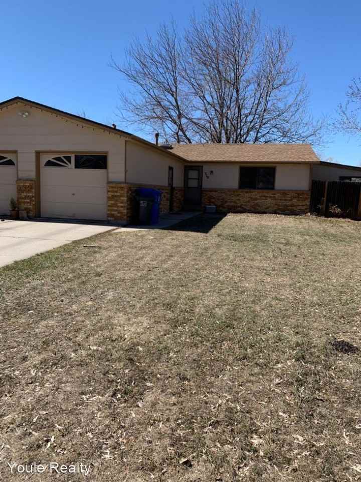 319-321 Terri Dr - Photo 2 of 43