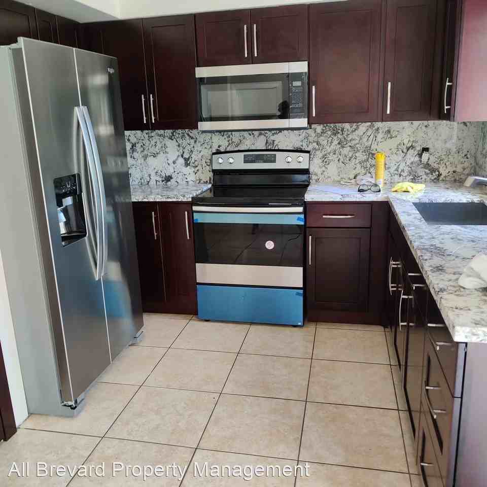 939 Burn Dr Ne - Photo 2 of 8