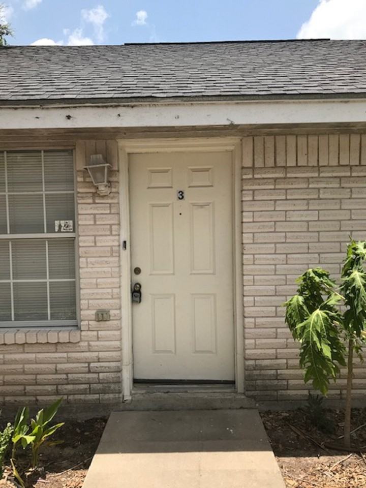 700 Sandpiper Ave - Photo 2 of 15