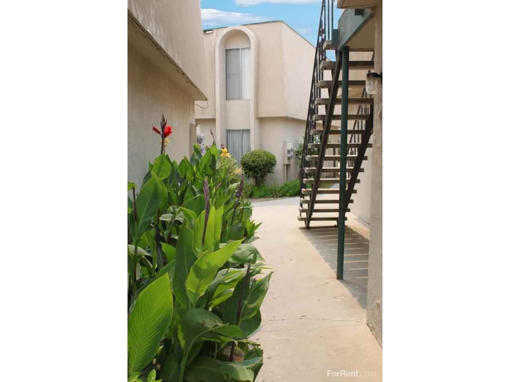 Sierra Vista Apartments - Photo 2 of 3